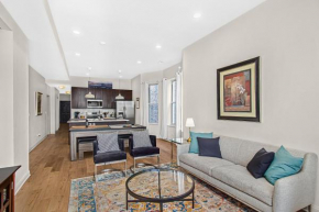 Modern 4BR just a block from CTA pink line with Pool table Free Parking